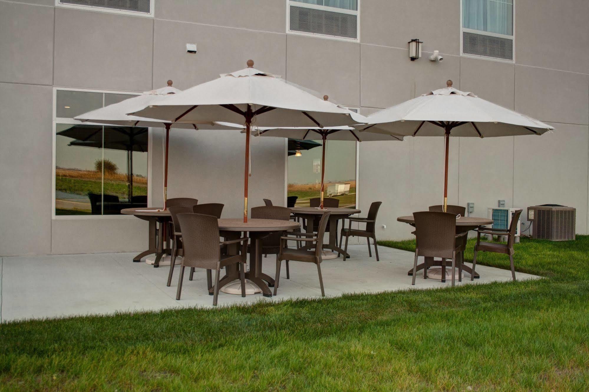 Cobblestone Hotel And Suites - Jefferson Exterior photo